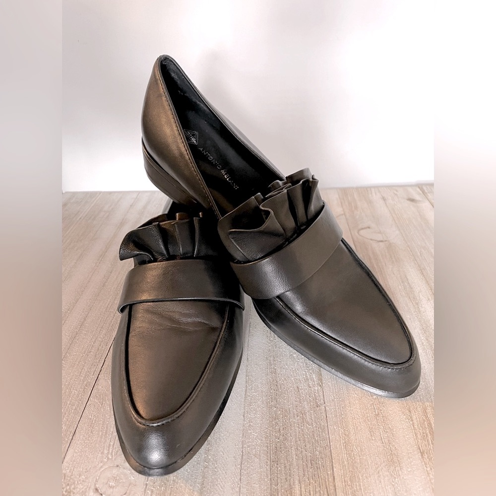 Antonio Melani NWOT 9M supple black leather loafer supportive unique ruffle